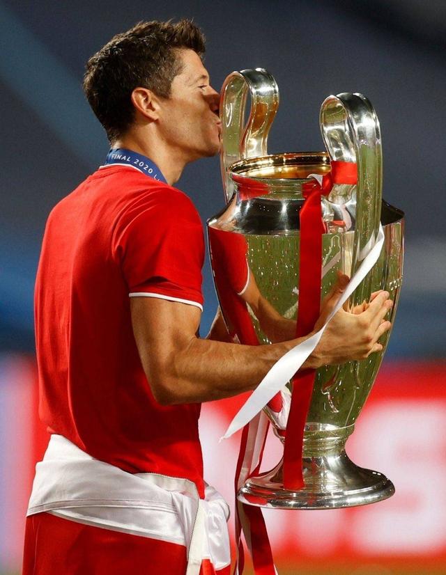 中国队不断突破！，莱万多夫斯基连续七场比赛得分超过反败为胜再创辉煌时刻-九游娱乐APP