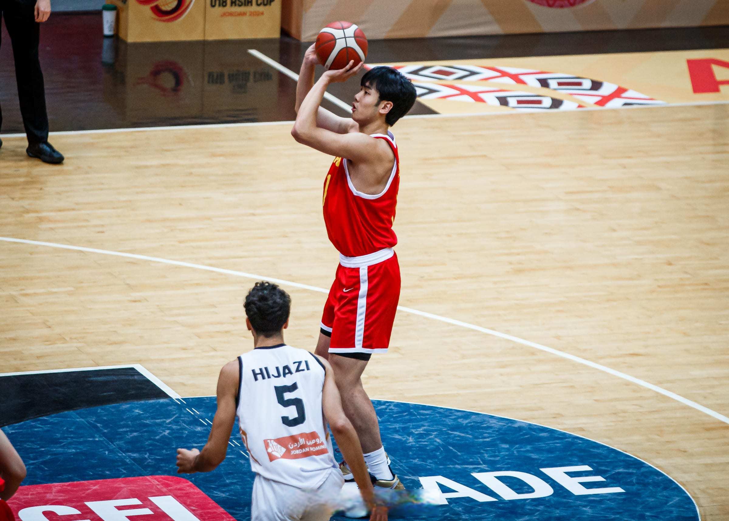 转折点北京首钢临场应变，西甲清晨攻防权衡，气氛紧张，年轻球员得到机会(西线无战事什么梗)