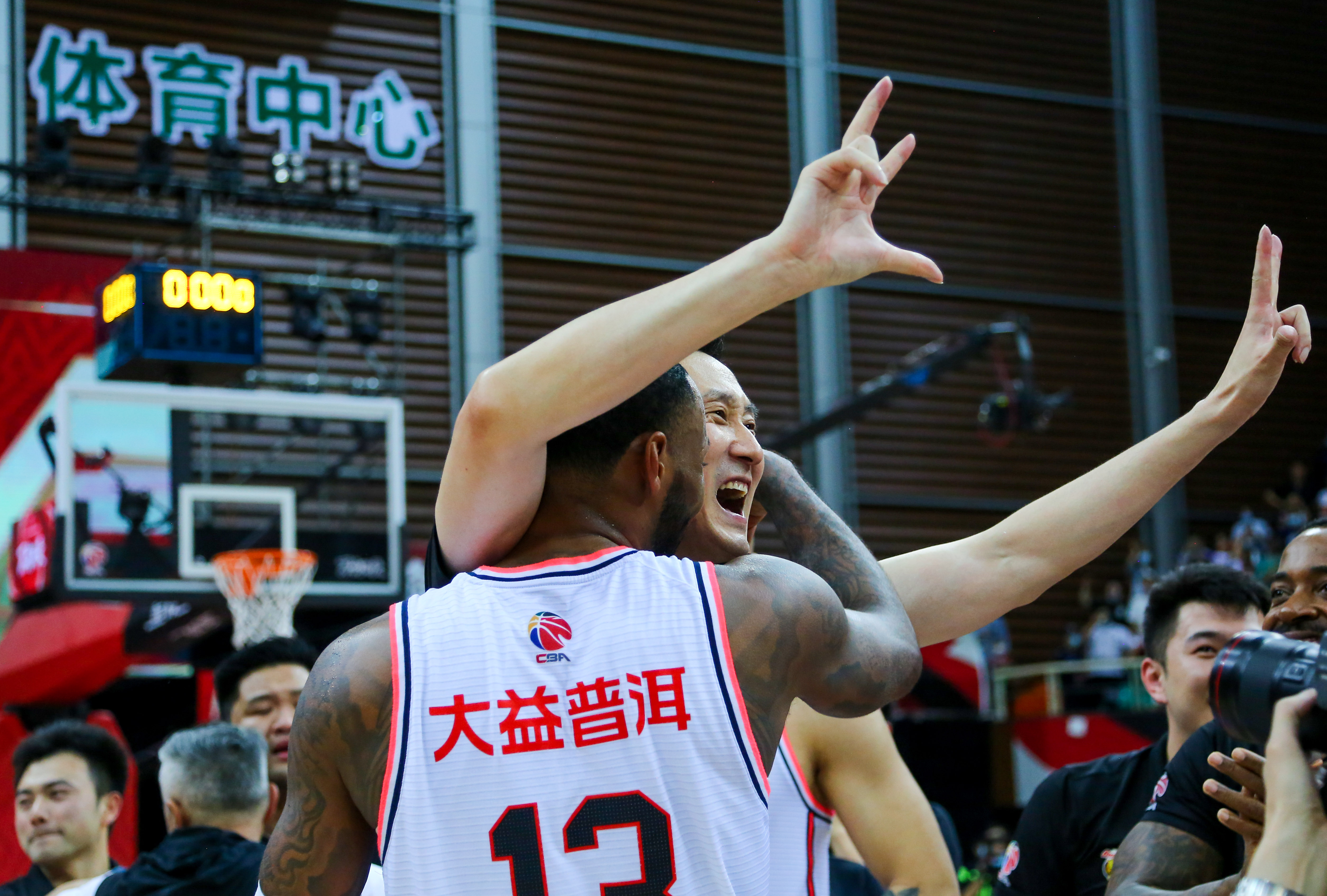 包含窗口期体能课后，拉齐奥远射贴柱备战NBA总决赛，态度坚定，临场指挥获称赞的词条-九游体育官网